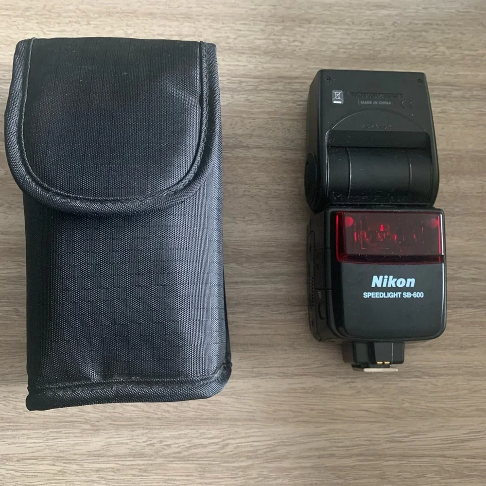 NWOT Nikon Speedlight SB-600 I D-TTL Flash F100 F5 D750 D750 D850 ASIS With Case